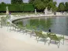 Le jardin des Tuileries - Jardin des Tuileries: Bassin entouré de chaises