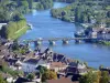 Joigny - Uitzicht op de daken van de stad Joigny en de brug over de Yonne vanaf de uitkijktoren aan de Côte Saint-Jacques