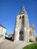 Joigny - Façade et clocher de l'église Saint-Jean