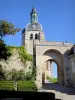 Joigny - Klokkentoren van de kerk Saint-Jean en de poort Saint-Jean