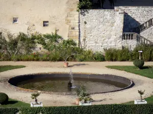 Kasteel van La Batisse - Water stroomgebied van de tuin in Chanonat