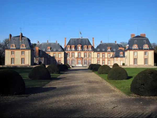 Kasteel van Breteuil - Kasteel en Franse tuin; in het Regionaal Natuurpark Haute Vallée de Chevreuse