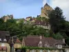 Kasteel van Castelnaud - Middeleeuwse fort met uitzicht op de huizen van het dorp in de Dordogne vallei, in de Perigord