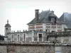 Kasteel van Champ de Bataille - Gevel van het kasteel in de stad Neuburg De