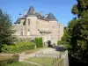 Kasteel van Chastellux - Fort en de belangrijkste binnenplaats