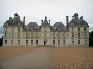 Kasteel van Cheverny - Walkway naar de ingang van het kasteel van de klassieke