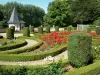 Kasteel van Courtanvaux - Bloembedden van de Franse tuin, aan de stad van Besse-sur-Braye