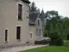 Kasteel van Fougères-sur-Bièvre - Castle, gazon en bomen