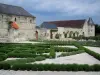 Kasteel van le Rivau - Gemeenschappelijke van het fort en lavendel