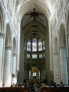 Kathedrale in Sées - In der gotischen Kathedrale Notre-Dame: Schiff und Chor