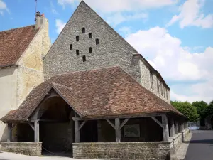 Kathedrale in Sées - Kreuzgang des Kapitels Platz der Kathedrale