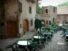 Kaysersberg - Petite place pavée avec terrasse de café