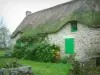 Kerhinet - Maison en pierre au toit de chaume (chaumière) et aux volets verts dans le Parc Naturel Régional de Brière
