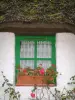 Kerhinet - Green window of a white house with a thatched roof (thatched cottage) decorated with flowers in the Brière Regional Nature Park