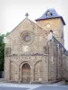 Kerk van Saignes - Gevel en toren van de Romaanse kerk van Sainte-Croix