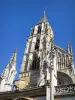 Kerk van Saint-Père - Klokkentoren van de kerk Notre-Dame