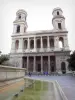 Kerk Saint-Sulpice - Gezicht op de voorgevel van de kerk van de Saint-Sulpice plein met een fontein