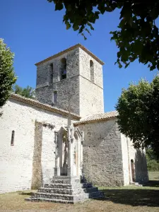 Kerk van Sainte-Jalle - Klokkentoren van de romaanse kerk Notre-Dame-de-Beauvert