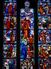 Kirche von Biville - Innere der Kirche: bunte Kirchenfenster
