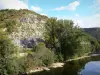 Kloof van de Aveyron - Aveyron rivier omzoomd met bomen en heuvels