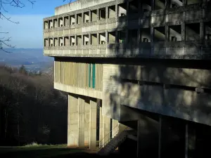 Kloster Tourette - Religiöses Gebäude, Werk von Le Corbusier, in Éveux