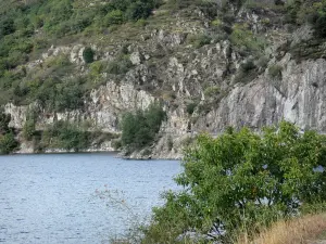 Lago di Villefort - Bacino di riserva e costa montagnosa