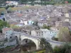 Lagrasse - Ponte que atravessa o rio Orbieu e casas da cidade medieval
