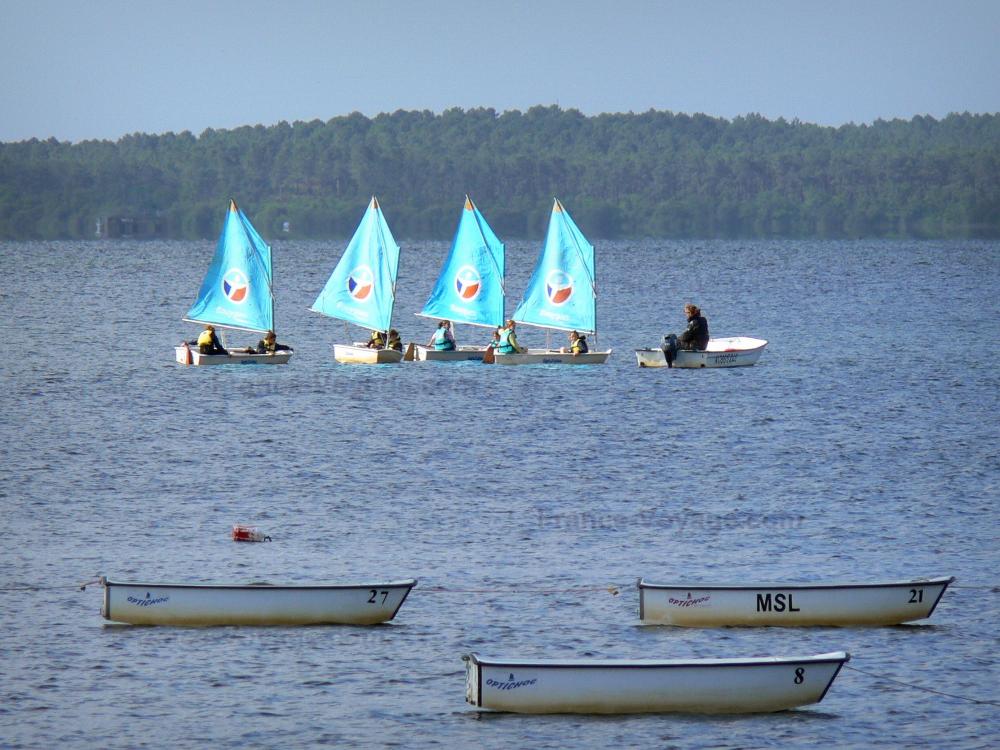 Guide des Landes - Paysages des Landes - Pratique de la voile sur l'étang de Biscarrosse et de Parentis