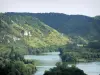 Landschaften der Eure - Grüne Hügel beherrschend den Fluss Seine
