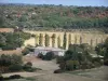 Landschaften des Gard - Bauernhof umgeben von Feldern und Bäumen