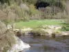 Landschaften der Haute-Loire - Schluchten des Allier: Der Fluss Allier durchquert eine grüne und bewaldete Landschaft