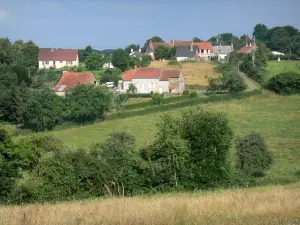 Landschappen van Bourgondië - Huizen omgeven door bomen en weiden