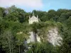 Landschappen van de Doubs - Kapel van St. Ermenfroi, bomen en rotswand, naar Cusance