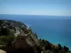 Landschappen van de kust van de Côte d'Azur - Corniche van de Côte d'Azur met de zee