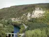 Landschappen van de Tarn-et-Garonne - Uitzicht op de brug over de rivier van het dorp Aveyron Bruniquel