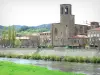Langeac - Clocher de l'église Saint-Gal dominant les maisons de la ville et la rivière Allier