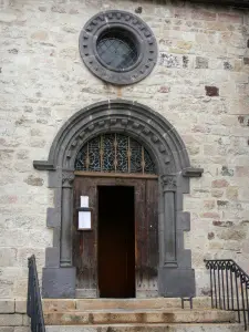 Langogne - Kirchenportal der Kirche Saint-Gervais-Saint-Protais