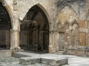 Langres - Klooster van de kathedraal