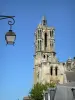 Laon - Tour de la cathédrale Notre-Dame, et lanterne murale