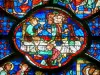 Laon - Binnen in de kathedraal Notre-Dame: ramen van het koor