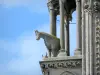Laon - Statue de boeuf ornant une tour de la façade occidentale de la cathédrale Notre-Dame