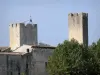 Larressingle - Torres de ameias da vila fortificada medieval