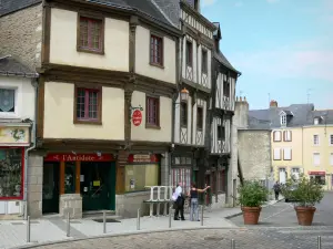 Laval - Façades de maisons de la vieille ville