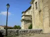 Lavarden - Castelo de Lavardens e poste de luz