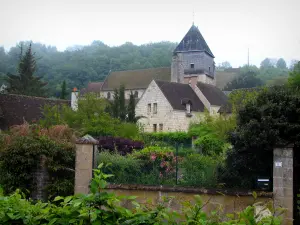 Lavardin - Chiesa di Saint-Genest case del villaggio romaniche e gli alberi