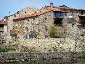 Lavaudieu - Steinhäuser am Fluss Senouire