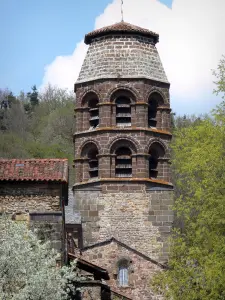 Lavaudieu - Achteckiger romanischer Glockenturm der Abteikirche Saint-André