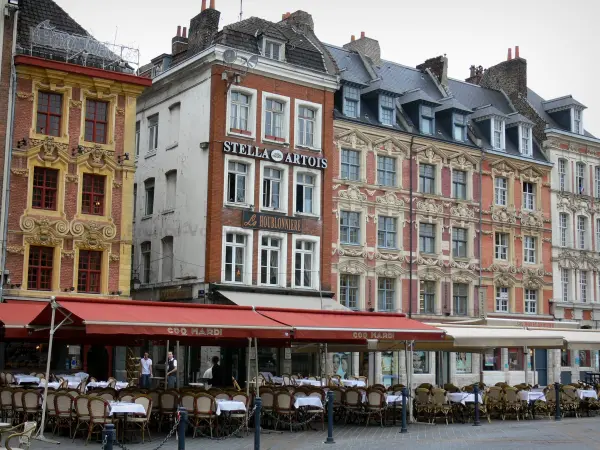 Lille - Huizen en terrasjes op het marktplein (Place du General de Gaulle)