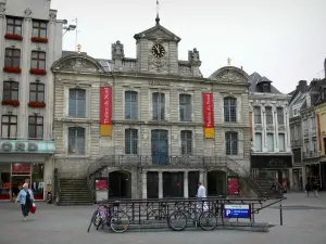 Lille - Grote Markt (Place du General de Gaulle), piket (theater gebouw van het Noorden), huizen en winkels