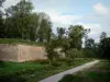 Lille - Fortifications de la citadelle, circuit des remparts et arbres